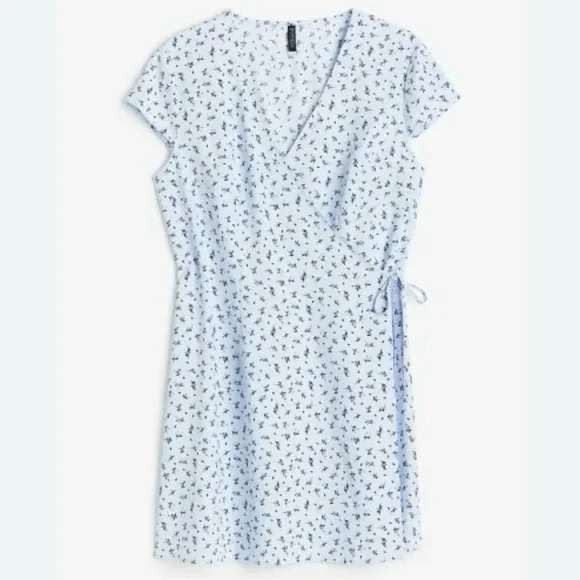 NWOT- H&M Crêpe Wrap Light Blue
Floral Dress Small - Picture 5 of 11